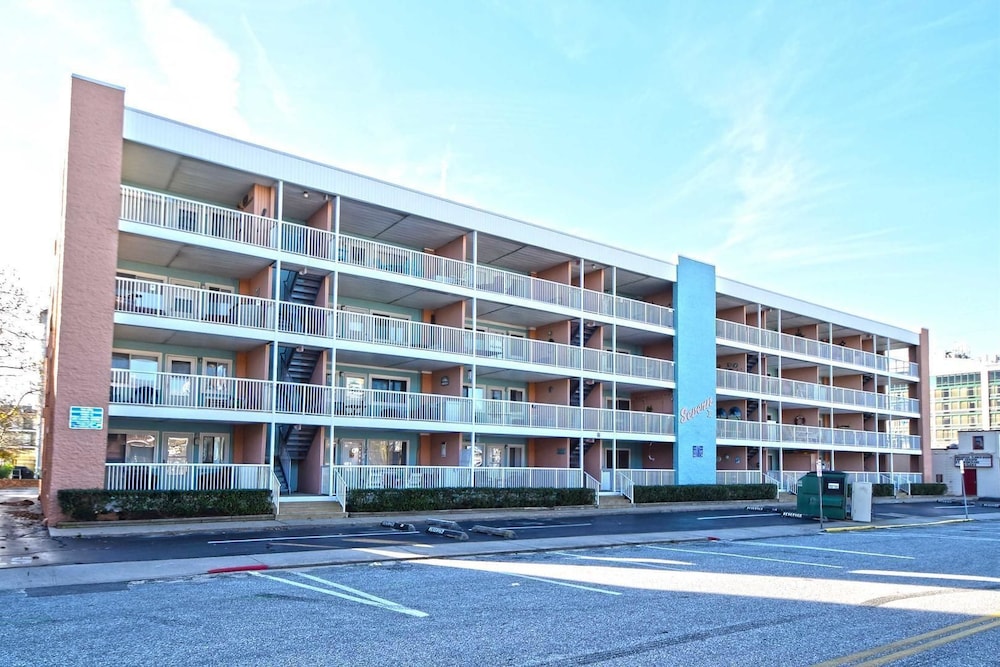 Severn I 208 3 Br condo by RedAwning