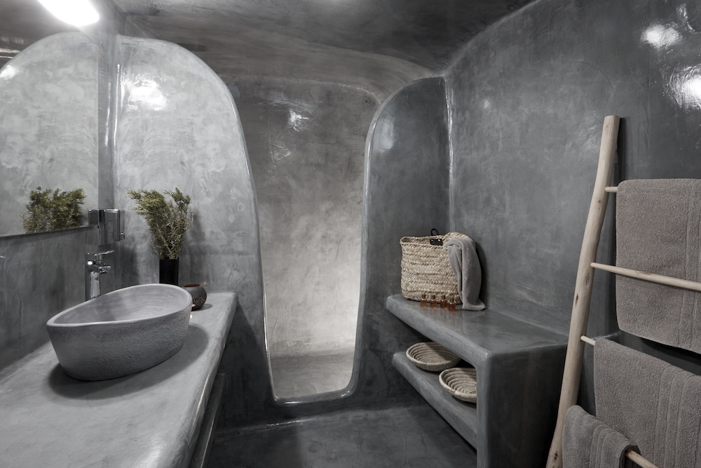 Virginia's Cave Villas
