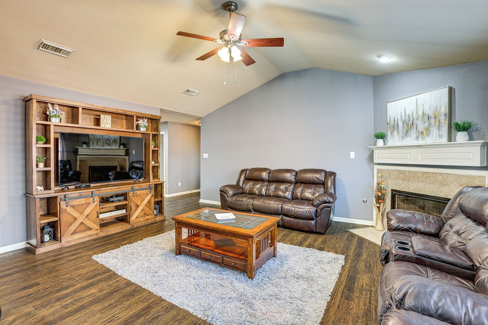 Family Gem w/ Fire Pit & Fenced Yard in Houston