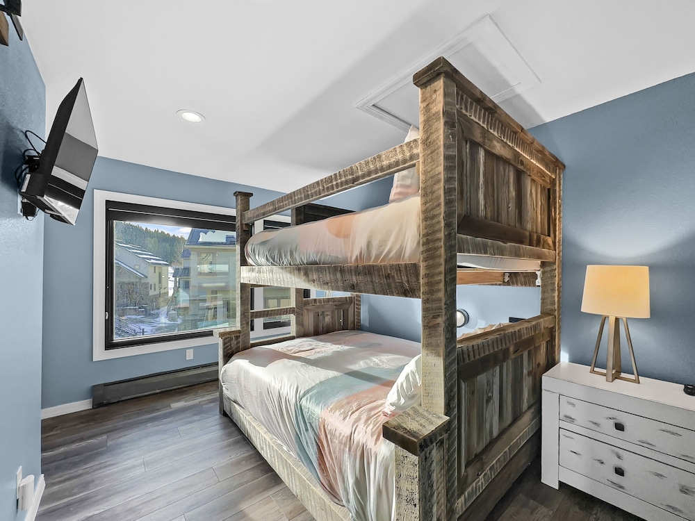 Summit County Vacations - Newly Renovated, Slope-Side Walk-In Walk-Out, Top Floor, Views of Ten Mile Range - ER4 by Redawning - Property Image 28