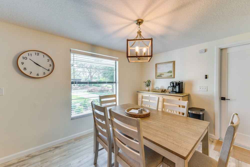 Near Beaches + Downtown: Sarasota Home w/ Lanai