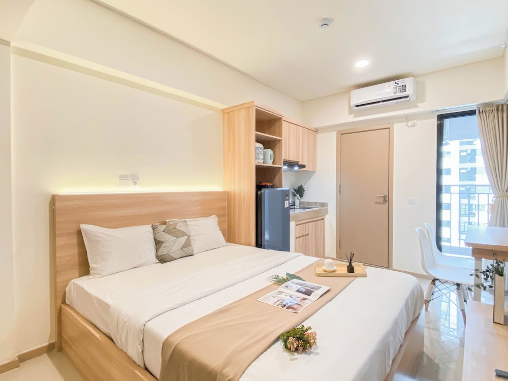 Warm Minimalist Studio Apartment Near Paramadina University At Meikarta