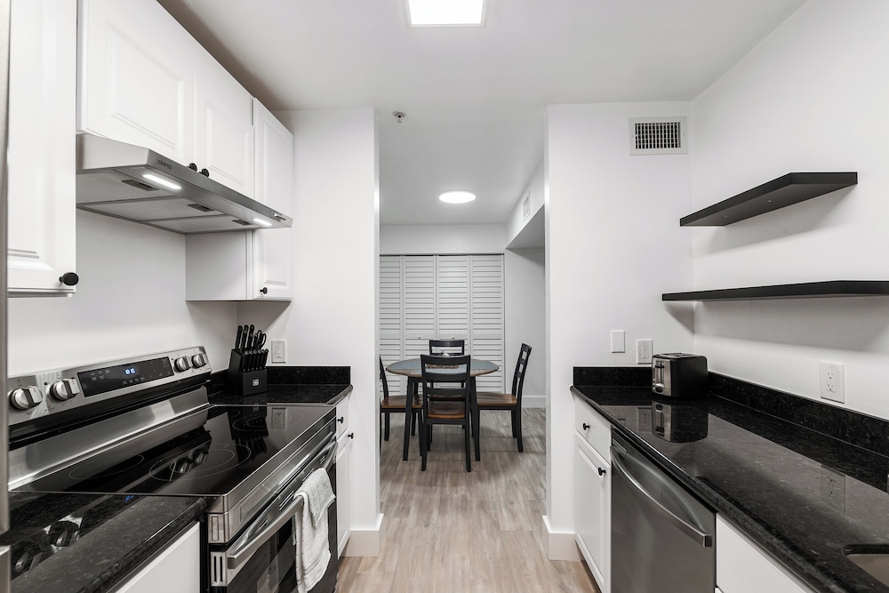 Cozy UF Condo Near Shands UF on Archer