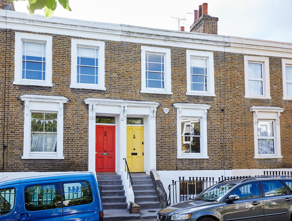 JOIVY Stylish 2-Bed House W/ Private Garden In Hackney
