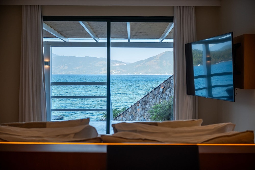 Angra - Mombaça | Mansão Espetacular Beira-Mar, 7 Suites - por Casapē Rio