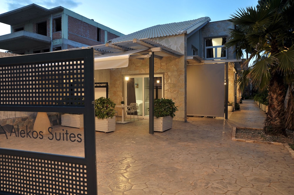 Alekos Luxury Suites Free 24h Transportation From - To Airport