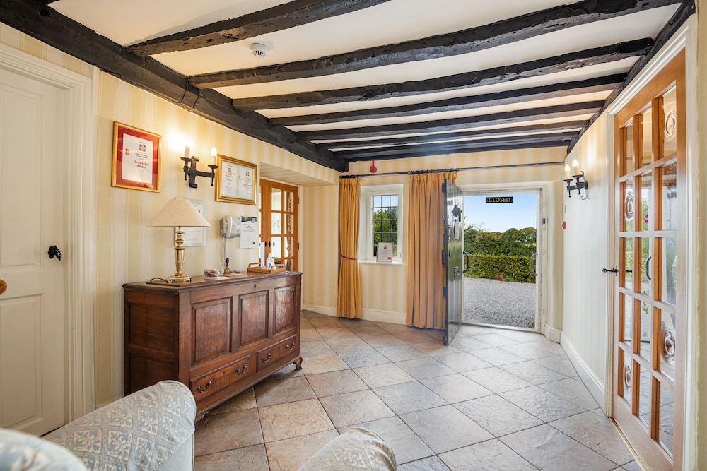 Bridgwater Vacations - Castle of Comfort Hotel  Restaurant - Property Image 2