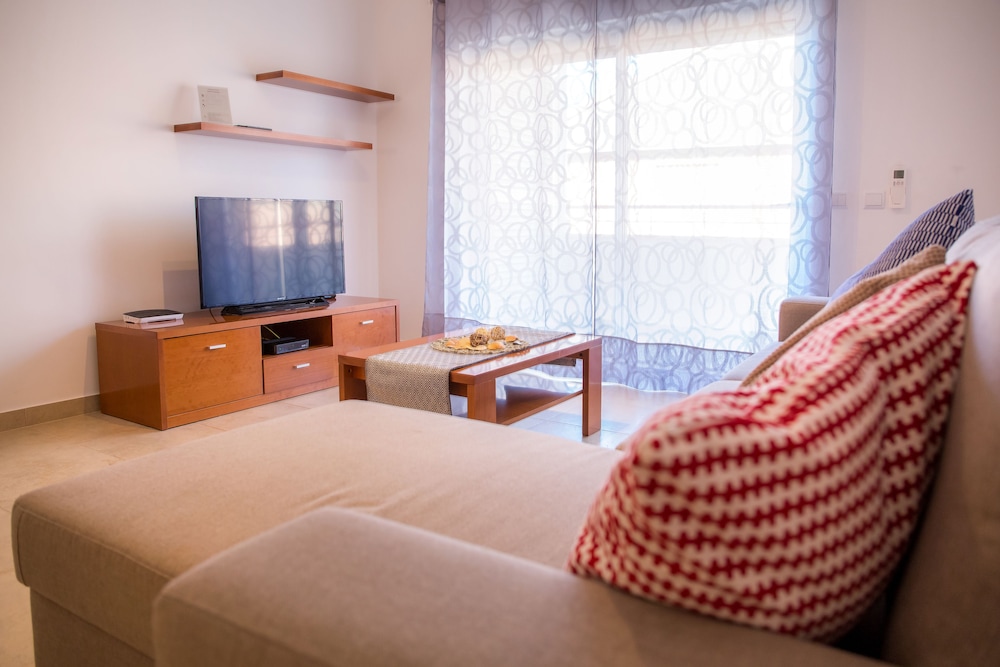 A04 - Large Modern 1 bed Apartment with pool by DreamAlgarve
