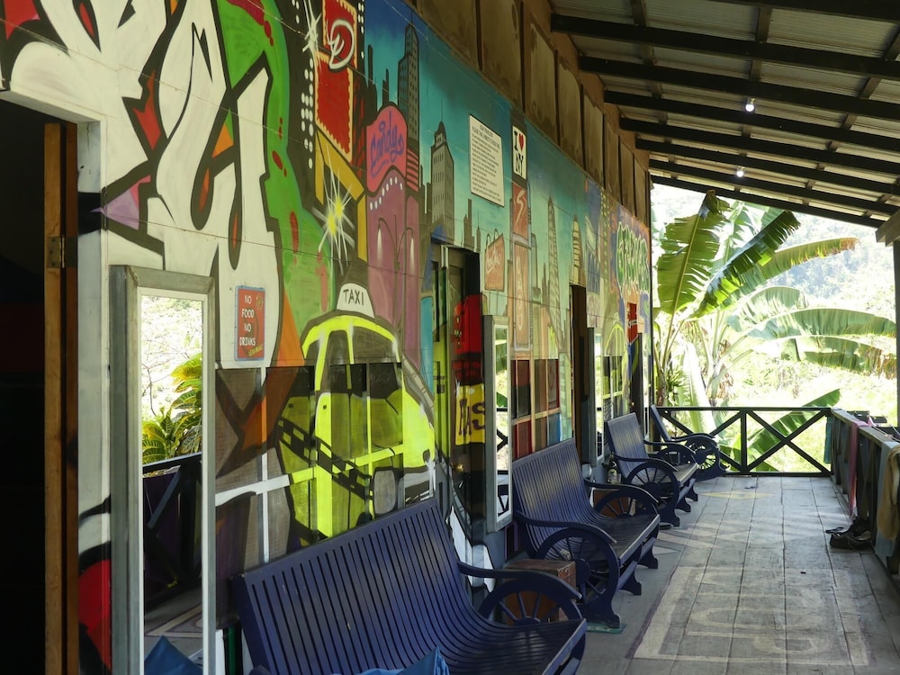 Greengos Hotel 6