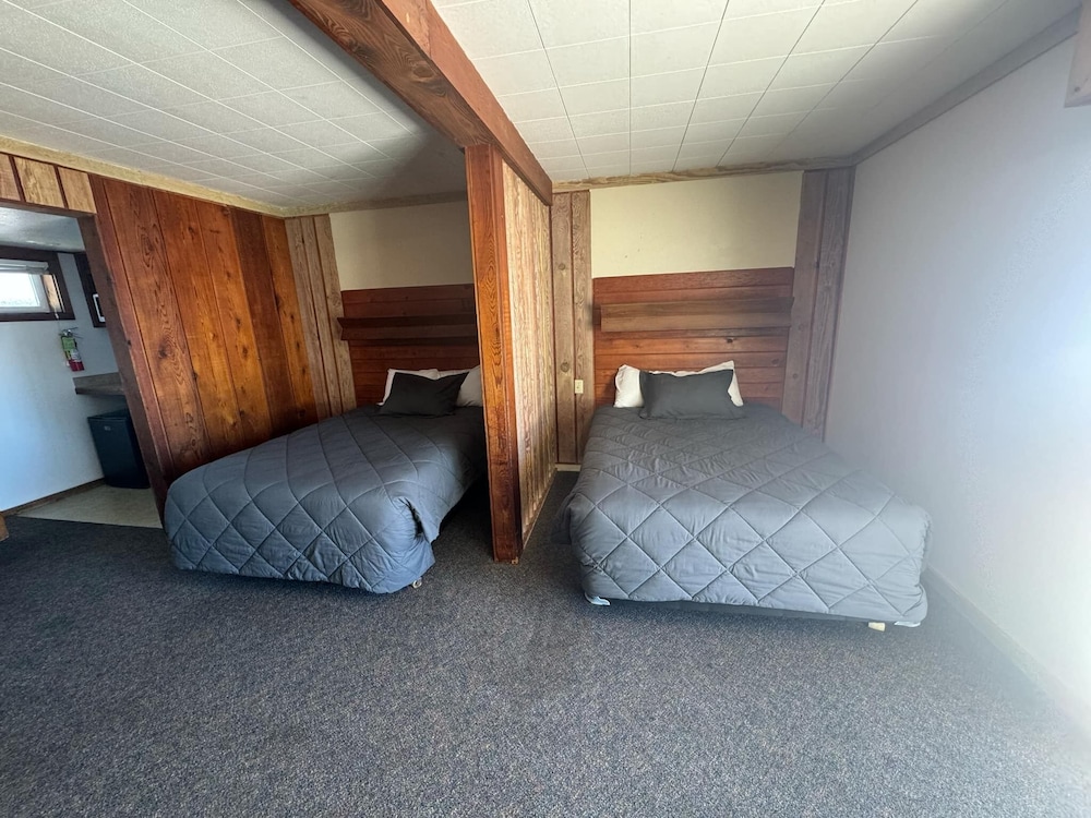 Sunset Oceanfront Lodging