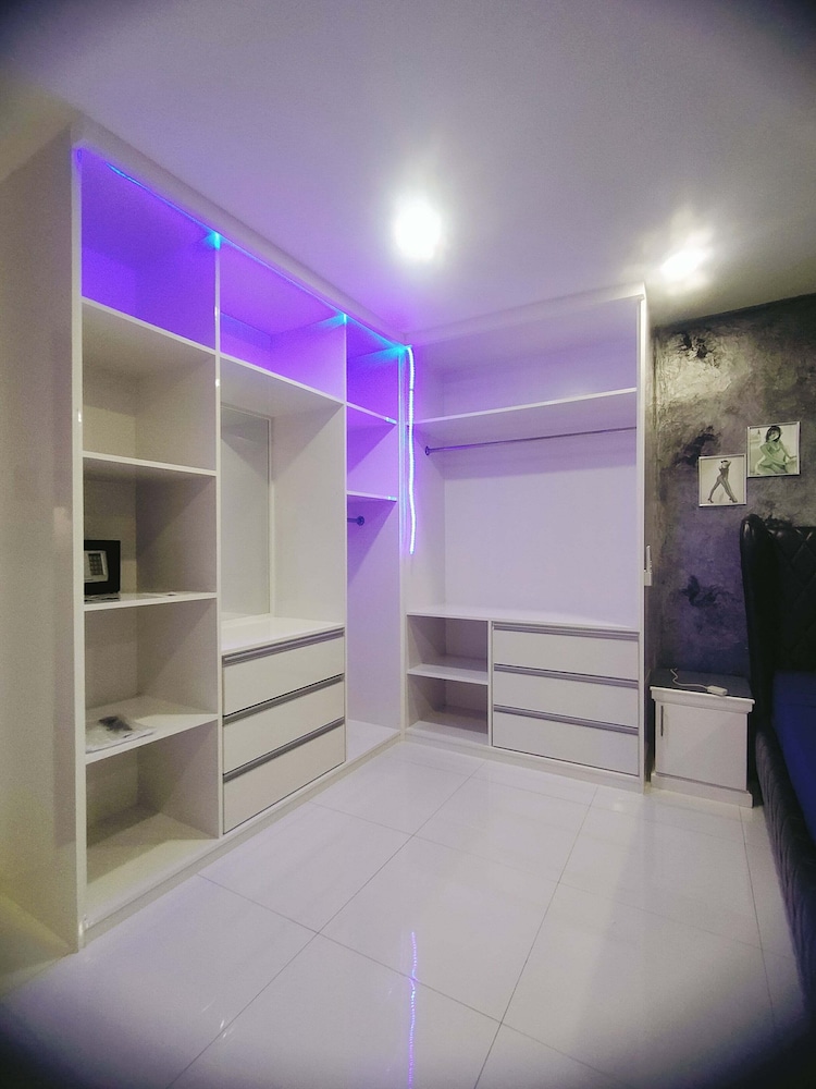 Kandi Suites 2BR with private Jacuzzi