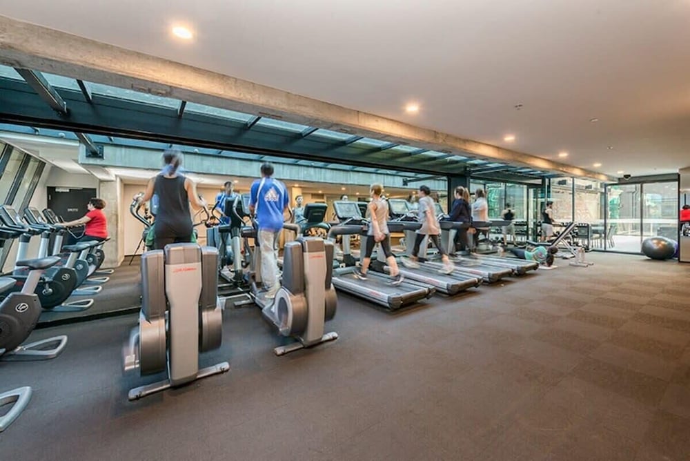 Comfy 2BR Apt Near Southern Cross With City Views