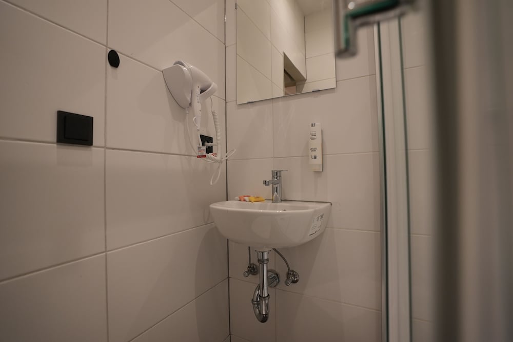 Frankfurt Vacations - Hotel Attache - Property Image 109