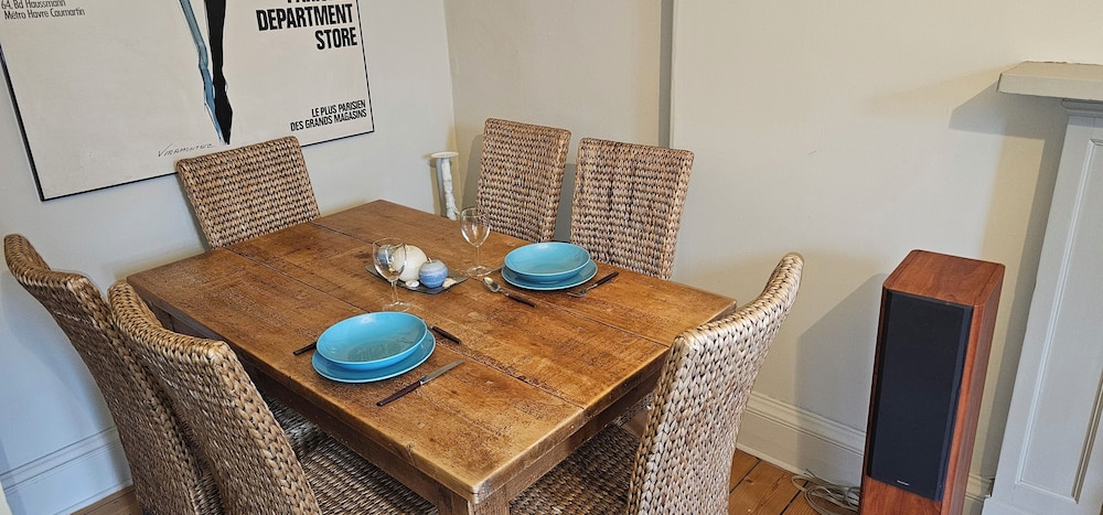 Snug - Macushla Apartment