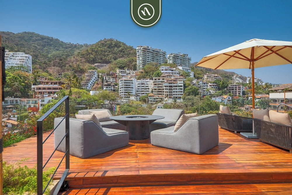 Oceanview Condo With Amazing Rooftop Pool - Gym