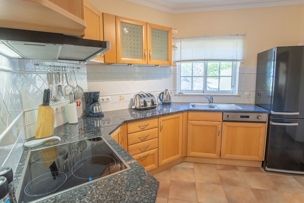 49 Presa da Moura Superbly 2 Bed Townhouse Clos