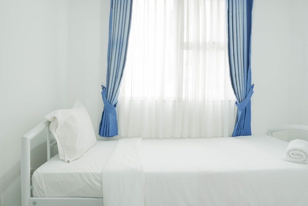 Luxurious 2BR Apartment at Belmont Residence view 4