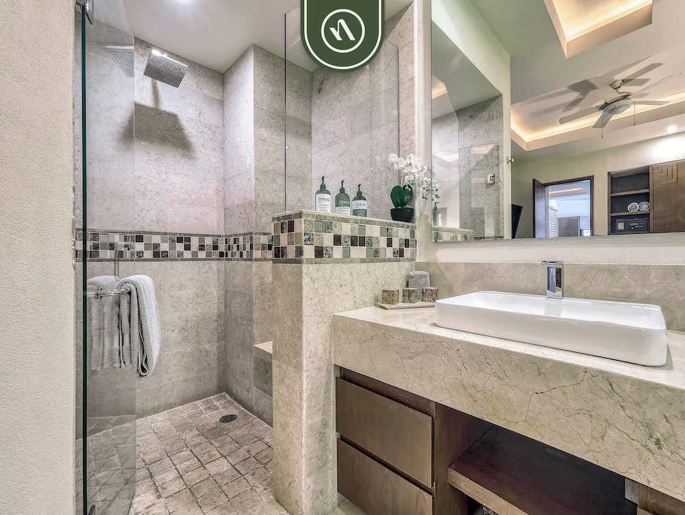Amazing 1 BR Condo in Romantic Zone - Rooftop Pool