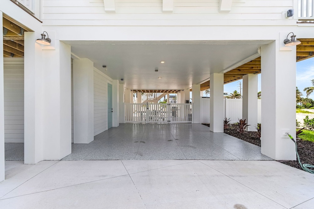 110 Sea Le Vie: 5br/4.5ba Brand New Build W/ Pool! 5 Bedroom Home