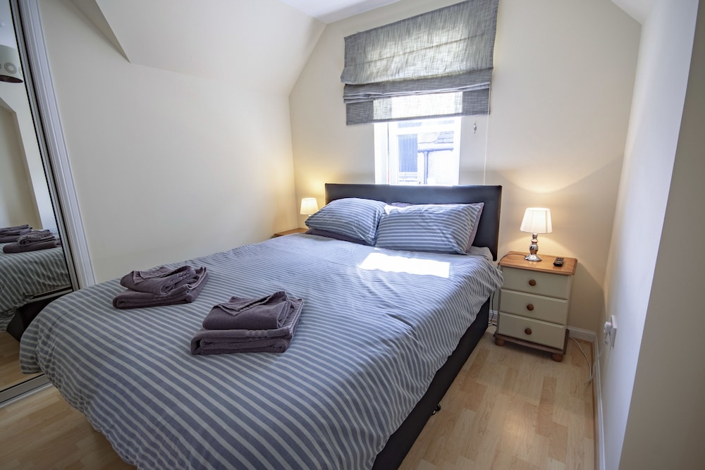 7 Varis Apartments