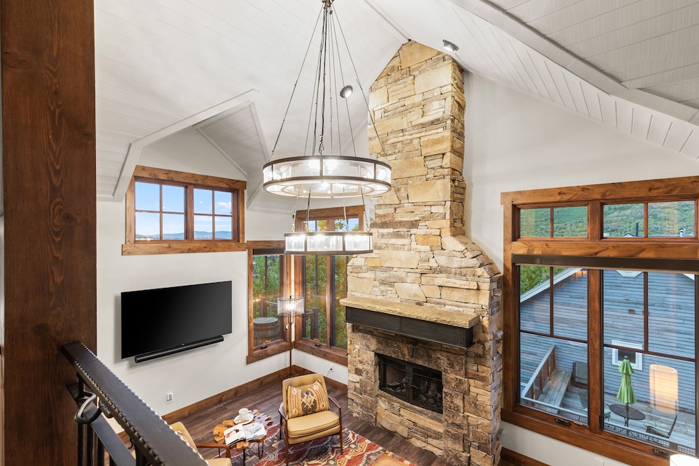 1138 Skiers Heaven! Luxury Home Close To Park City Mountain! Two Hot Tubs & Gorgeous Outdoor Space! 6 Bedroom Home by RedAwning view 5