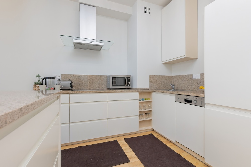 Apartment for Four in Warsaw by Renters view 2
