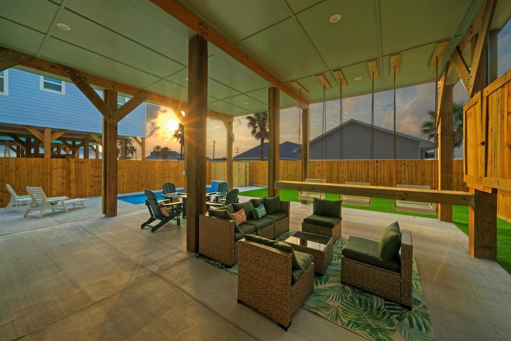 Pool, Firepit + Golf Cart Zone + Near Beach Looney Dunes by Avantstay