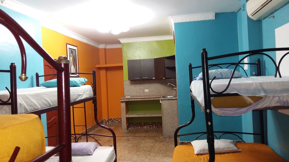 Hotel Eloy Alfaro - Hostel