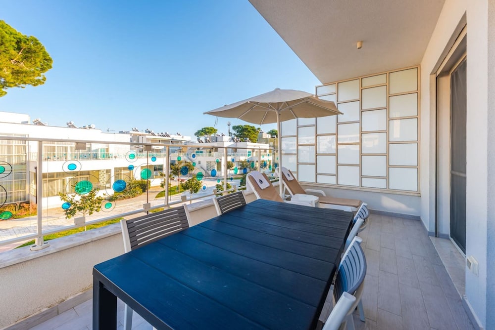 Expansive Apartment With Beach Access - Jasemin
