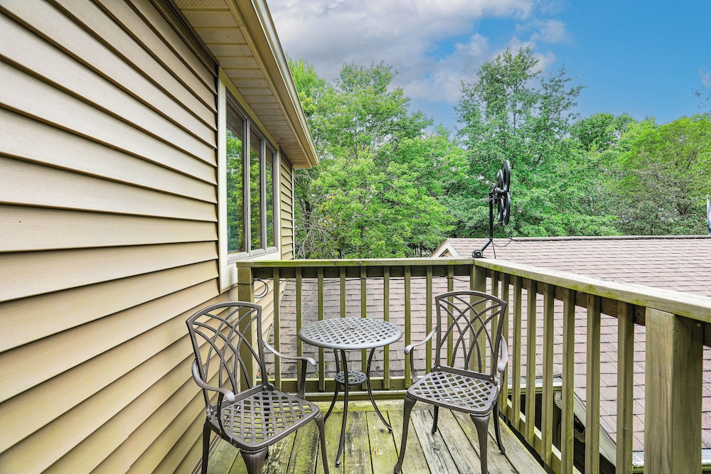 Wooded Retreat on 5 Acres: 6 Mi to Edinboro Lake!