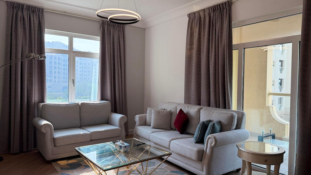 Luxury 3 Bed Apartment at Palm Jumeirah