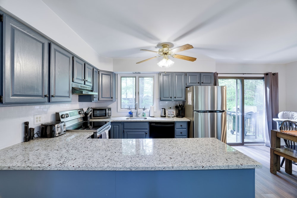 Dreamy Lake House With Fireplace, Firepit & Pet Friendly