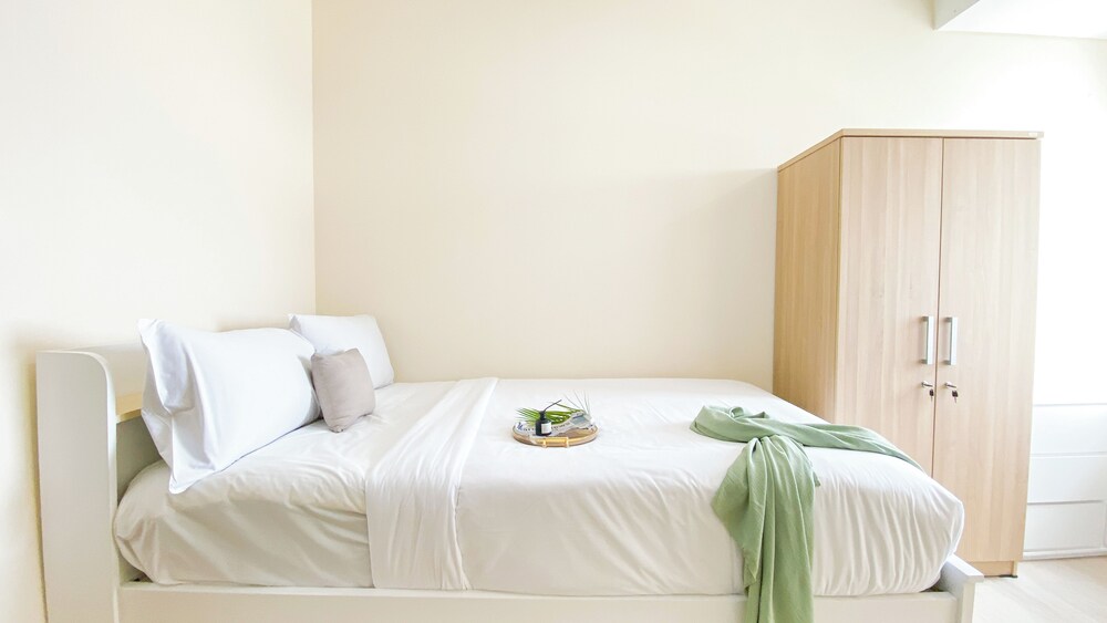 Comfortable And Modern Studio Apartment At B Residence