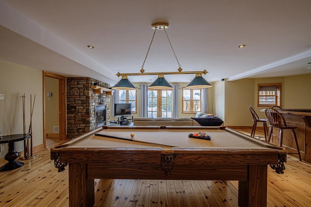 Duc 83 - Luxury log Cottage With hot tub and Exterior Barrel Sauna