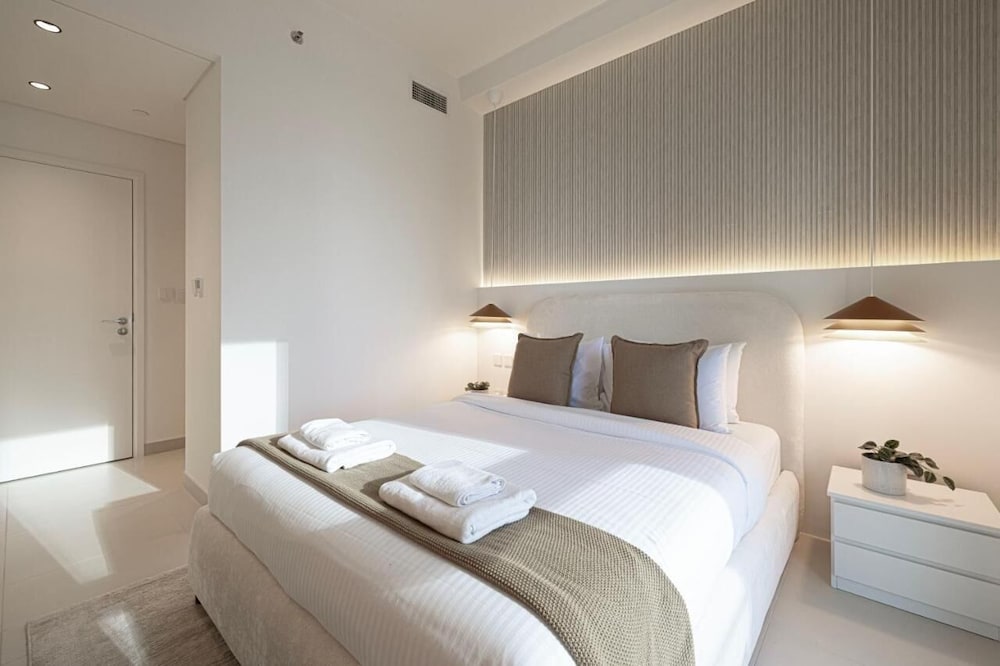 Burj Crown Lux Apartment by Dubai Mall