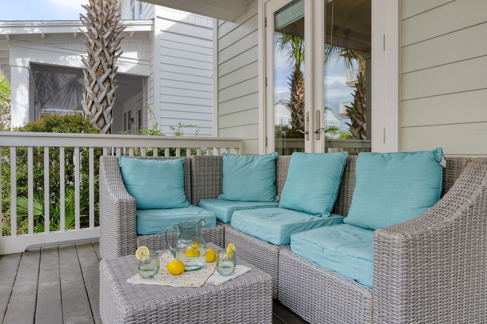 Shine on the Shore by Avantstay Pool Golf Cart