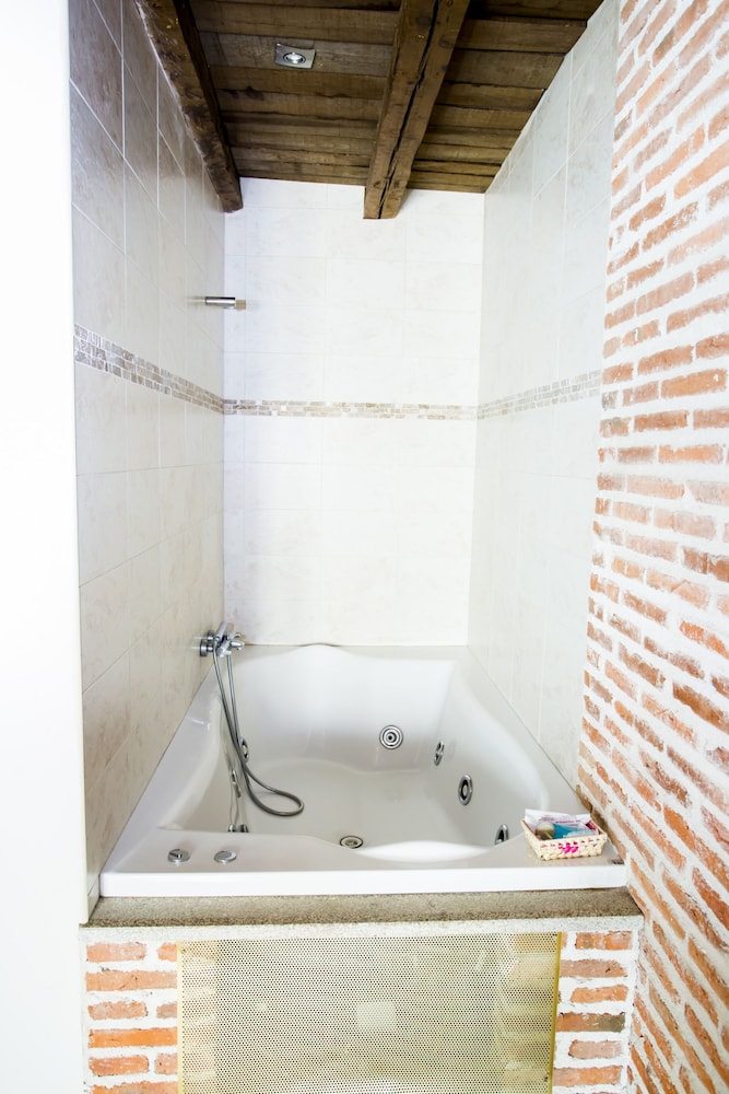 VE El Mud jar in Velayos