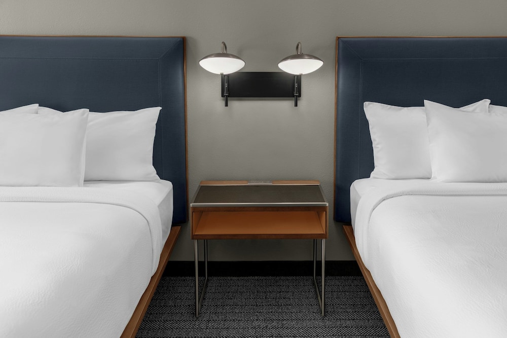 Courtyard By Marriott Sherman