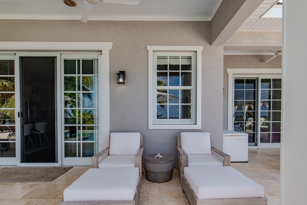 Seaduced - Brand New Luxury Beachfront Estate With Pool 4 Bedroom Home