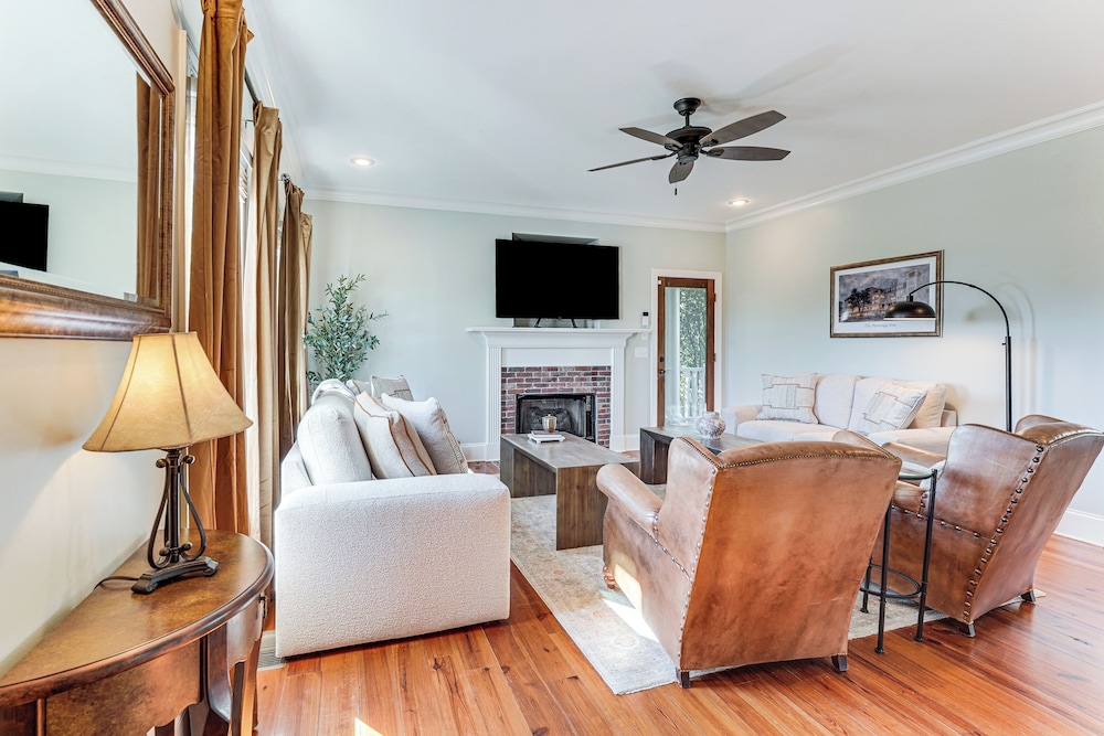 Summerville Historic Bungalow w/ Hot Tub