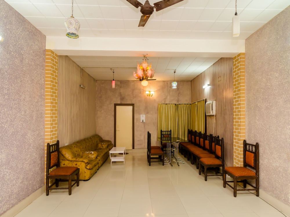 OYO 8998 Hotel Aayash