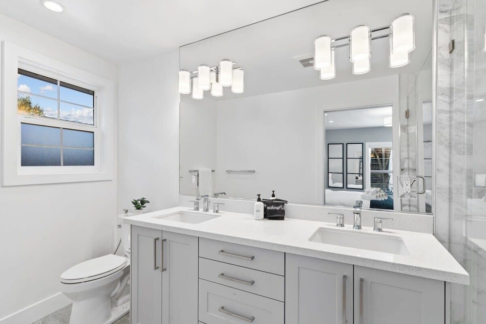 @ Marbella Lane - 3BR W/sweeping Views of Bay Area