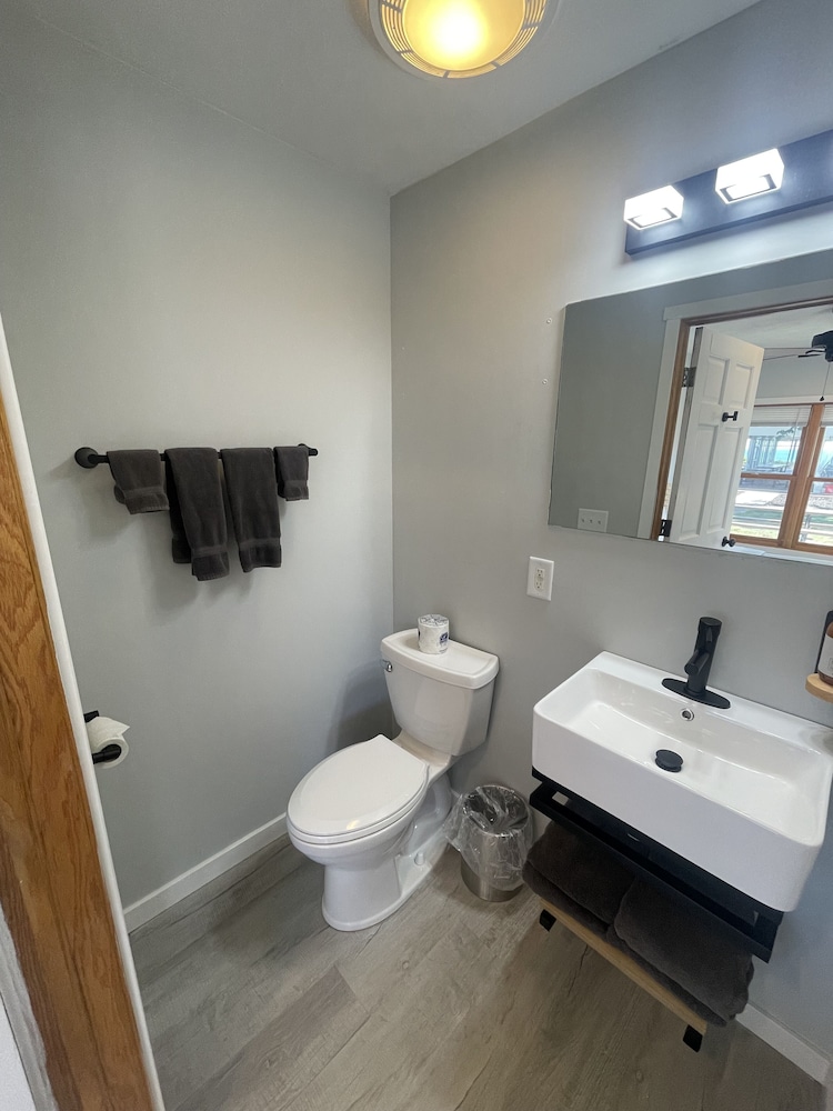 Lake Bluff Inn and Suites