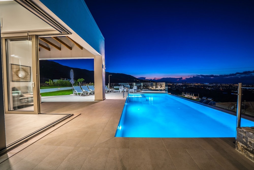 Villa Con Vista- Heated Pool 4 bdr Sleeps 8