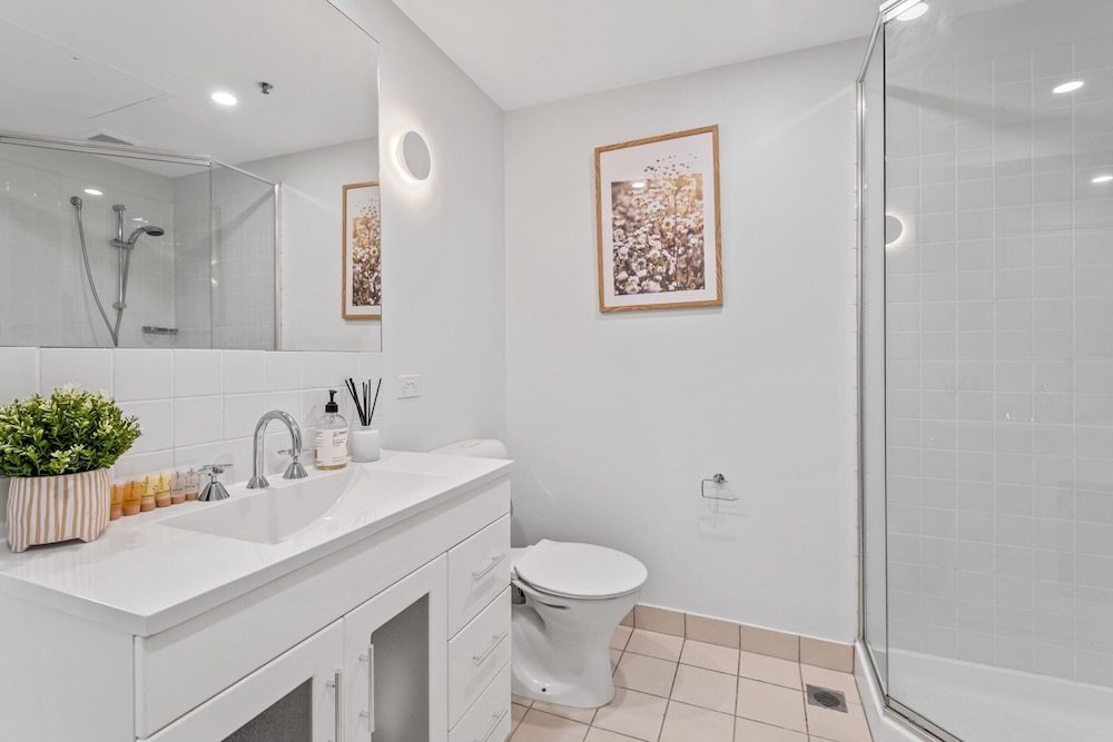 Sleek Kensington 2-bed With BBQ Area & Gym