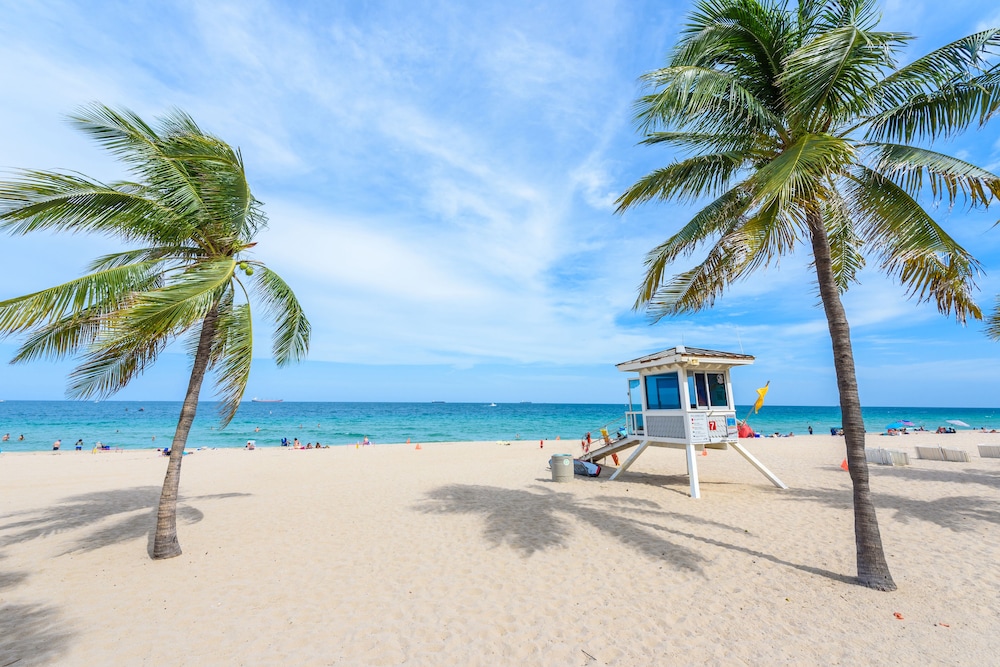Happy Escape, 15 Min to Beach, Massage Shower Jets, Bar, and BBQ