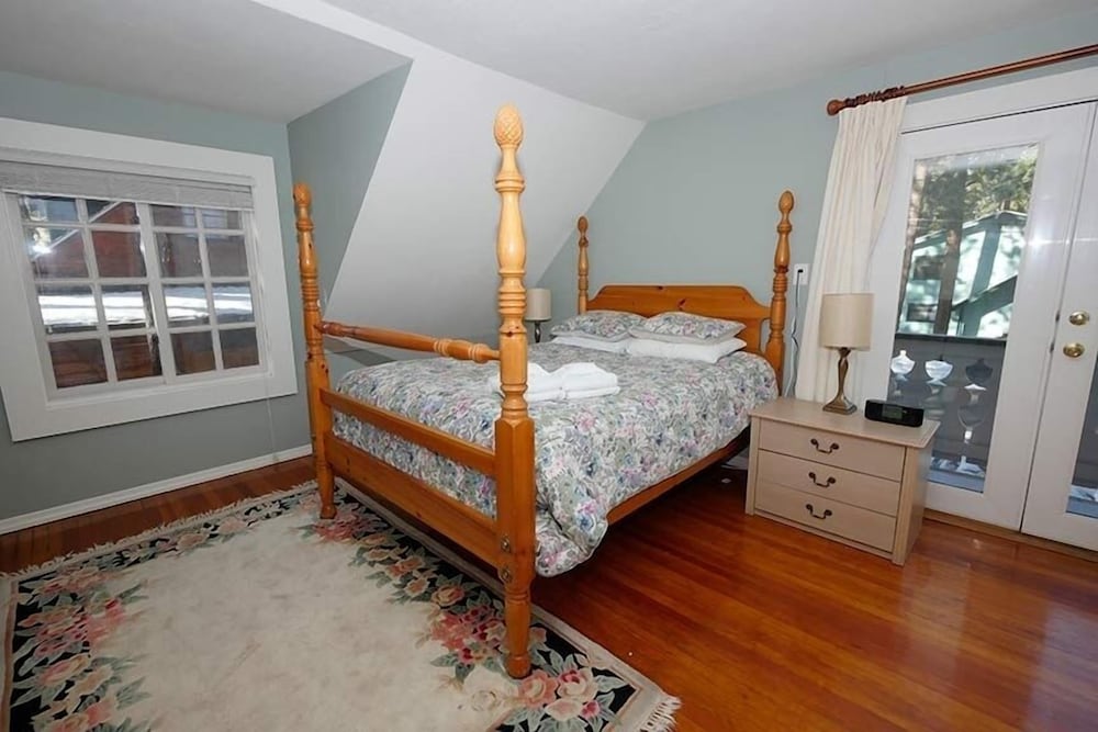 3664 Birch Avenue 5 Bedroom Cabin by RedAwning view 2