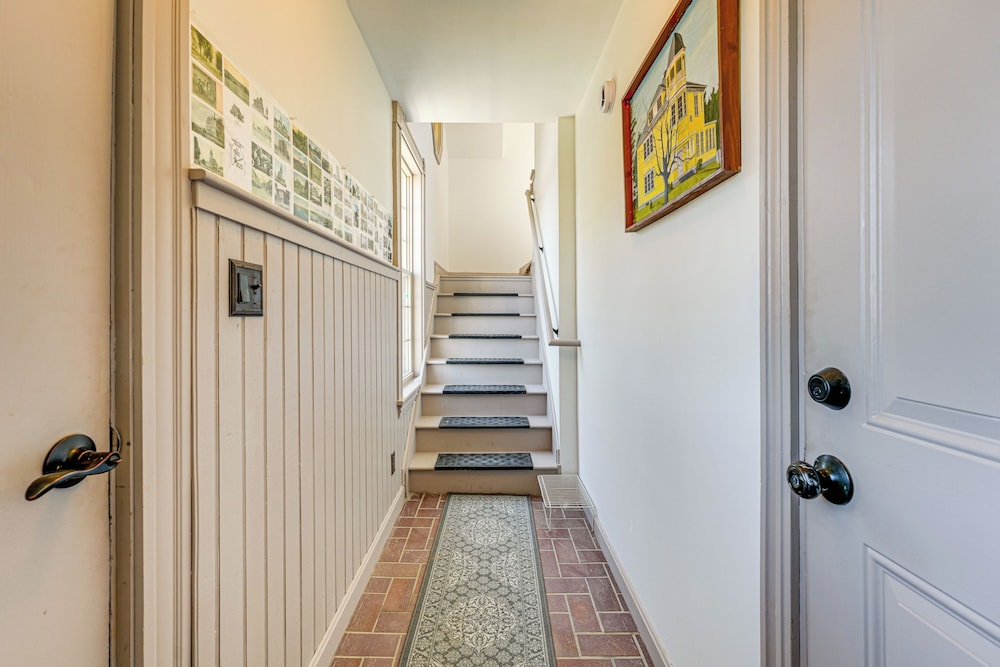 Charming Apt w/ Shared Outdoor Space in Lisbon!