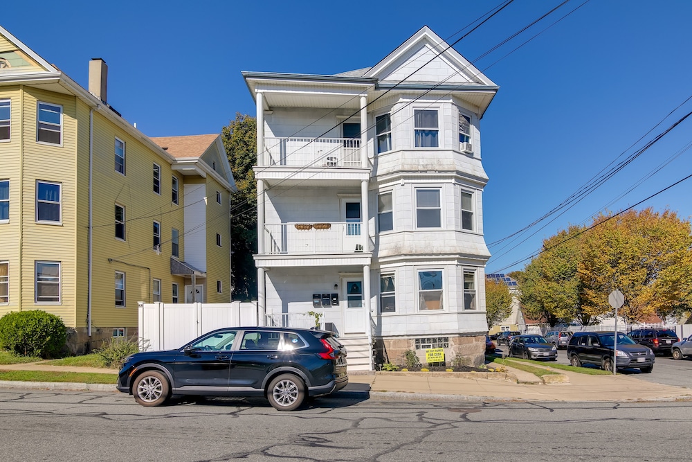 New Bedford Apartment ~ 4 Mi to Fort Phoenix Beach view 2