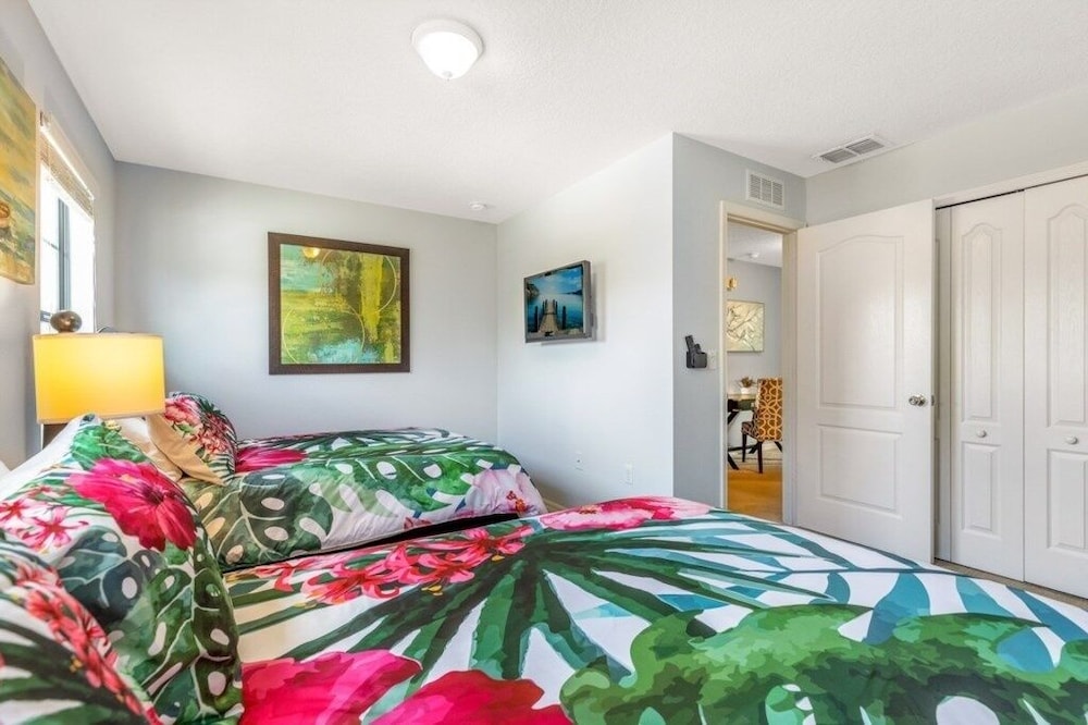 Luxury 4br Retreat W/ Pool, Game Room Near Disney 4 Bedroom Villa